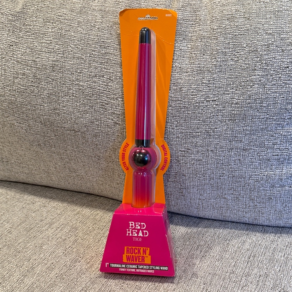 BedHead Rock N' Waver Styling Wand in Pink and Black